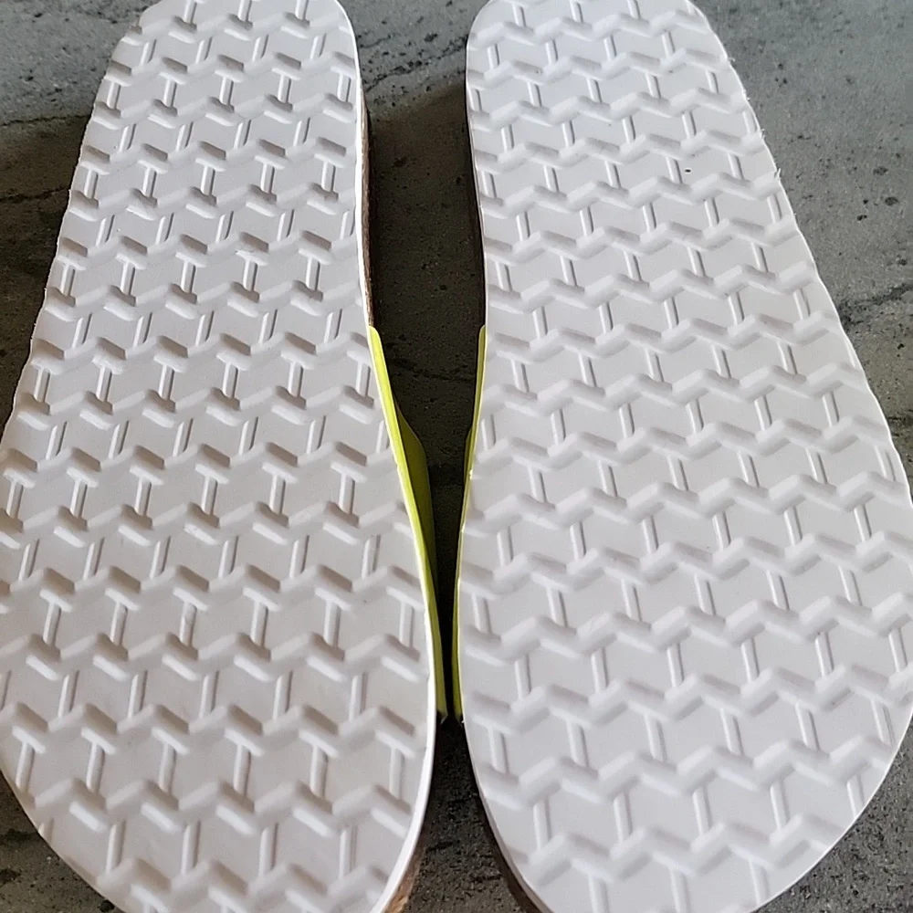 SO Faux Leather Slides W/ Comfort Footbed Silver Tone Buckle Green Size M NWOT - Picture 5 of 10